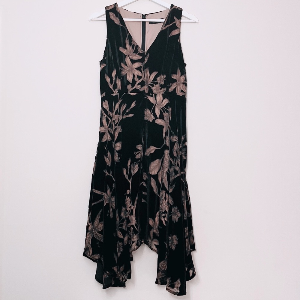 Ivanka Trump velvet cocktail dress - Size 2 - Black with floral print